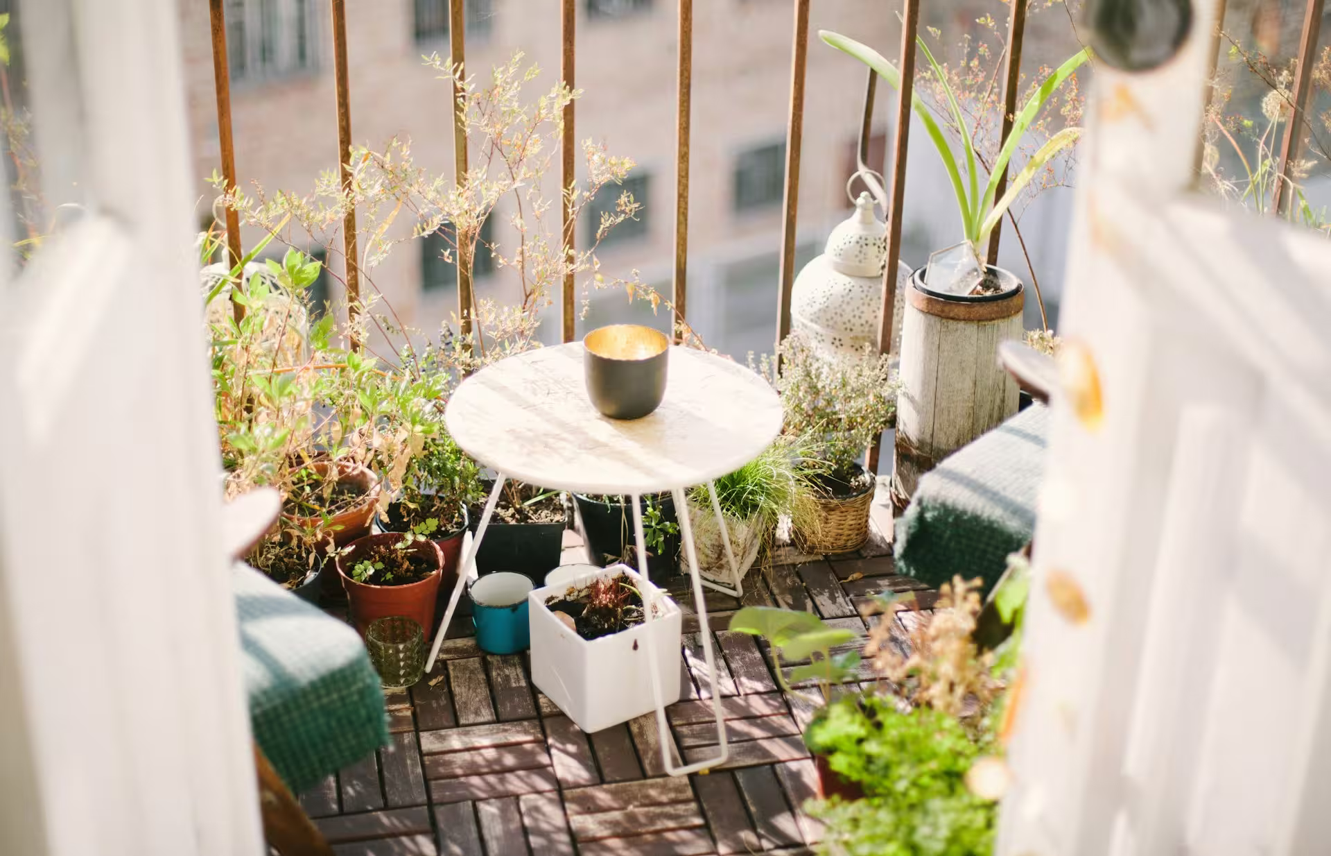 Sfaturi practice pentru amenajarea unui balcon mic